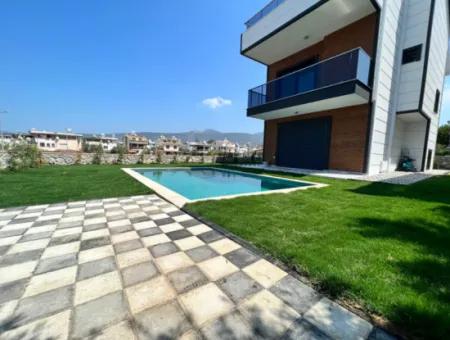 Villa For Sale In Akbuk With Pool, Corner, Front Of The Sea, 350 Meters From The Sea